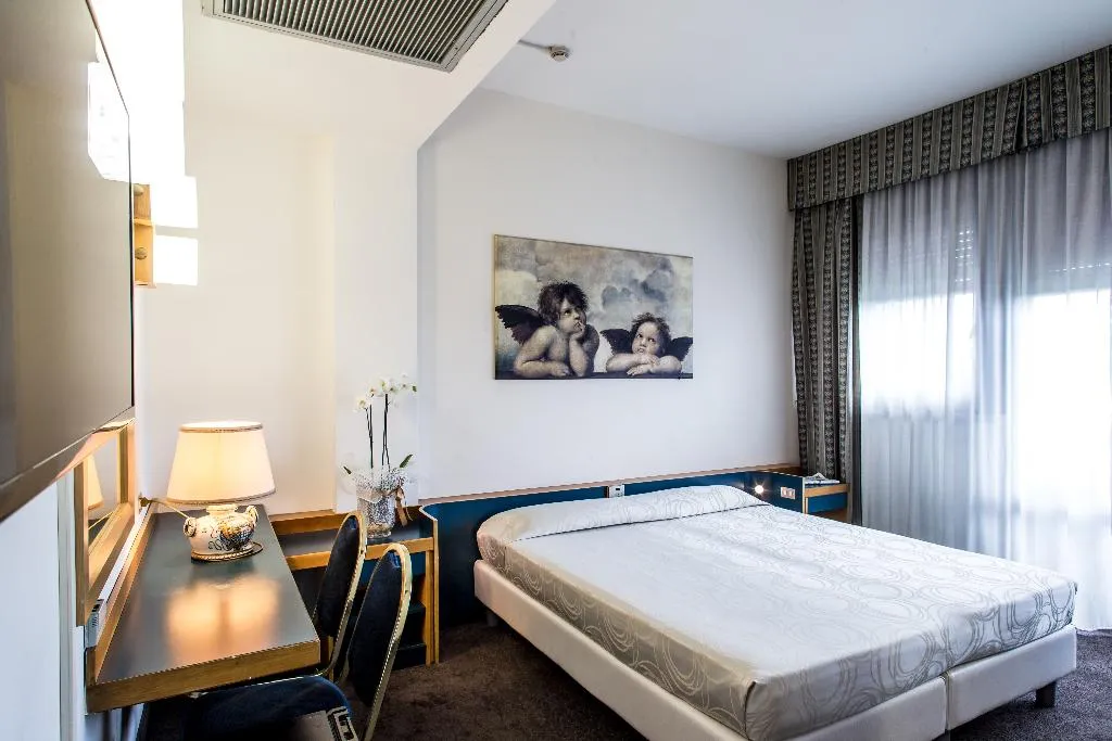 DOUBLE STANDARD Room, Mirage, Florence