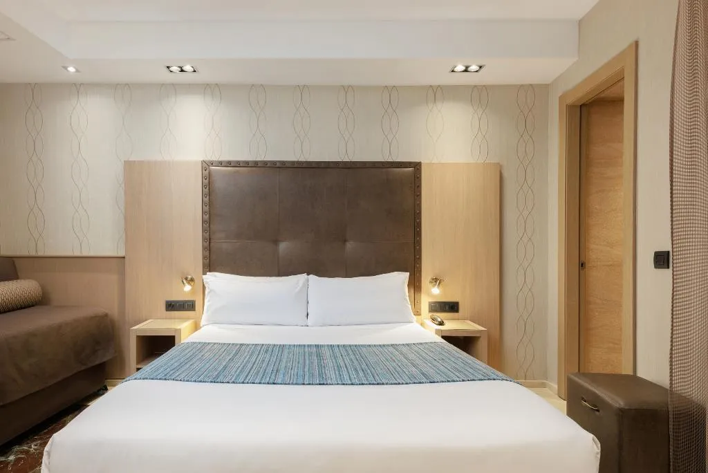 TRIPLE STANDARD Room, Hotel Gotico, Barcelona
