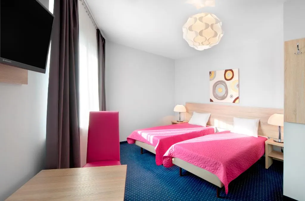 Room, Petrus, Krakow