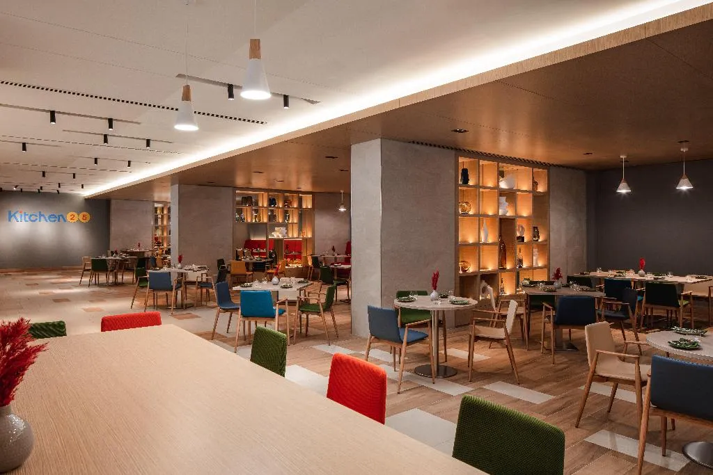 Restaurant, Holiday Inn Hotel & Suites Dubai Science Park, Dubai