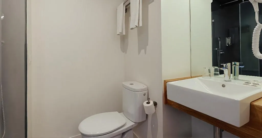 STUDIO CAPACITY 1 Room, Vertice Roomspace Madrid, Madrid