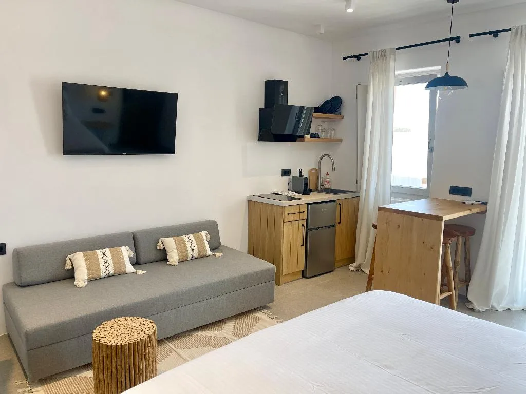 SUITE DELUXE POOL VIEW Room, Mykonos Dot Suites, Mykonos