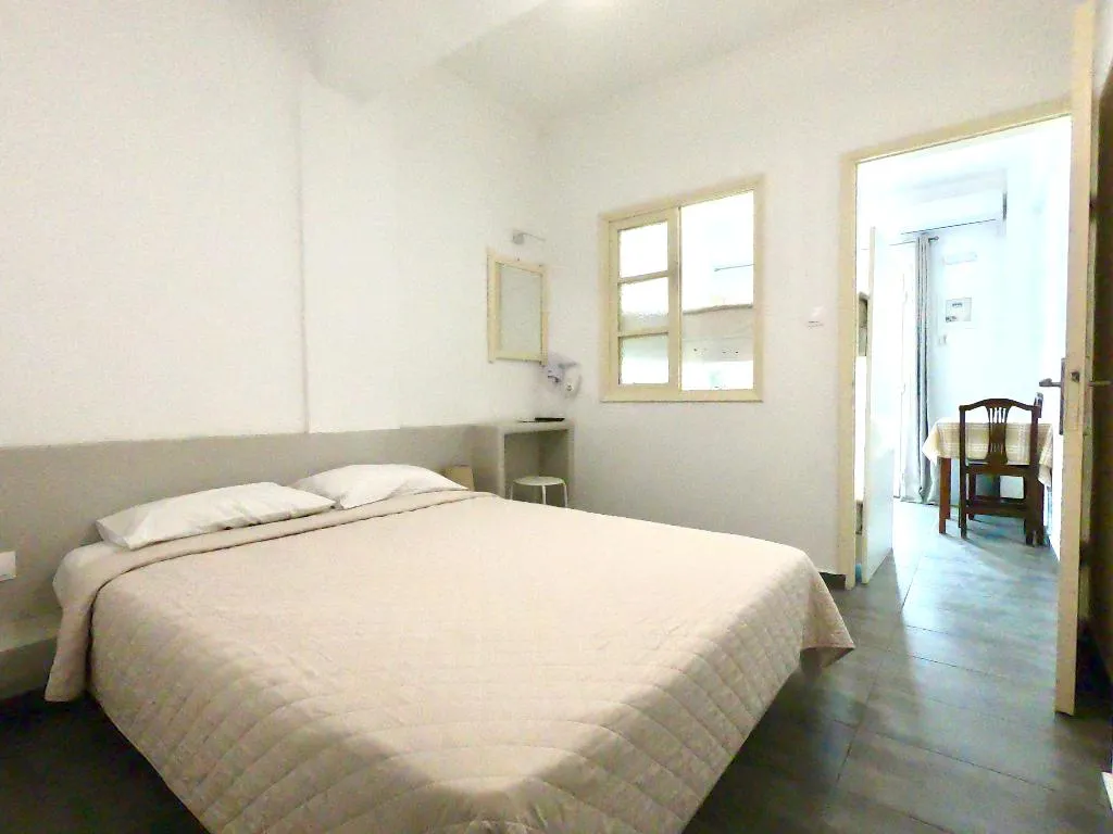STUDIO CAPACITY 4 Room, Anny Studios Perissa Beach, Santorini