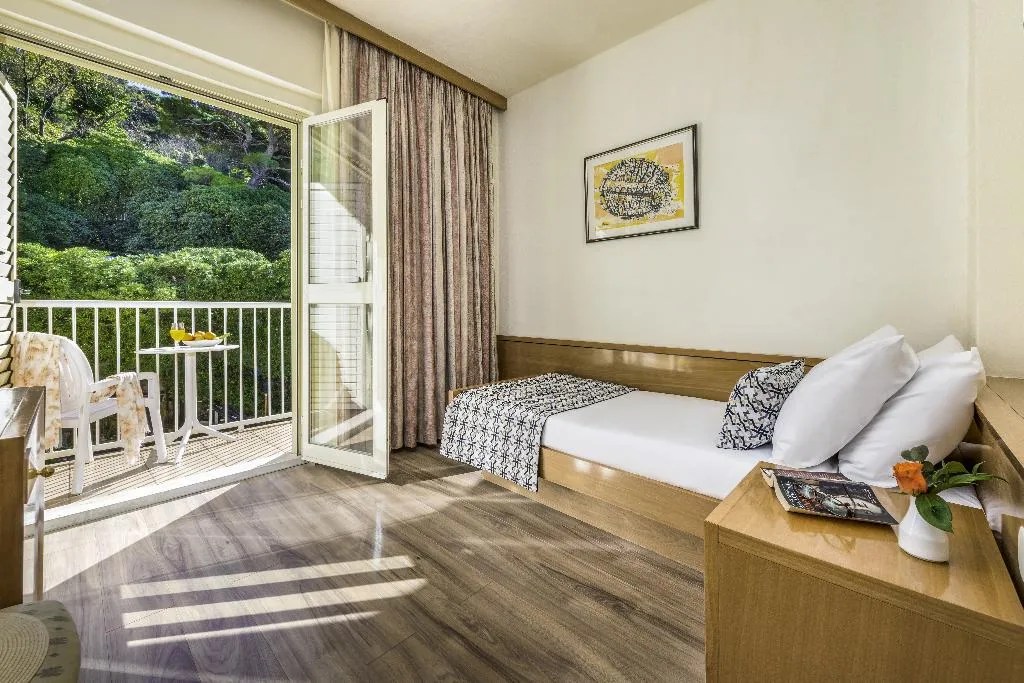 SINGLE WITH BALCONY Room, Splendid, Dubrovnik