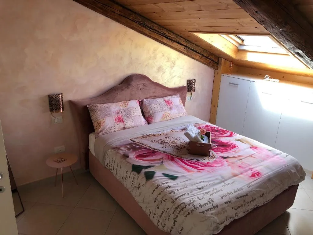 Room, B&B La Mansarda, Naples