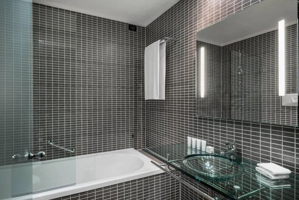 DOUBLE KING SIZE BED Room, AC Milano, Milan
