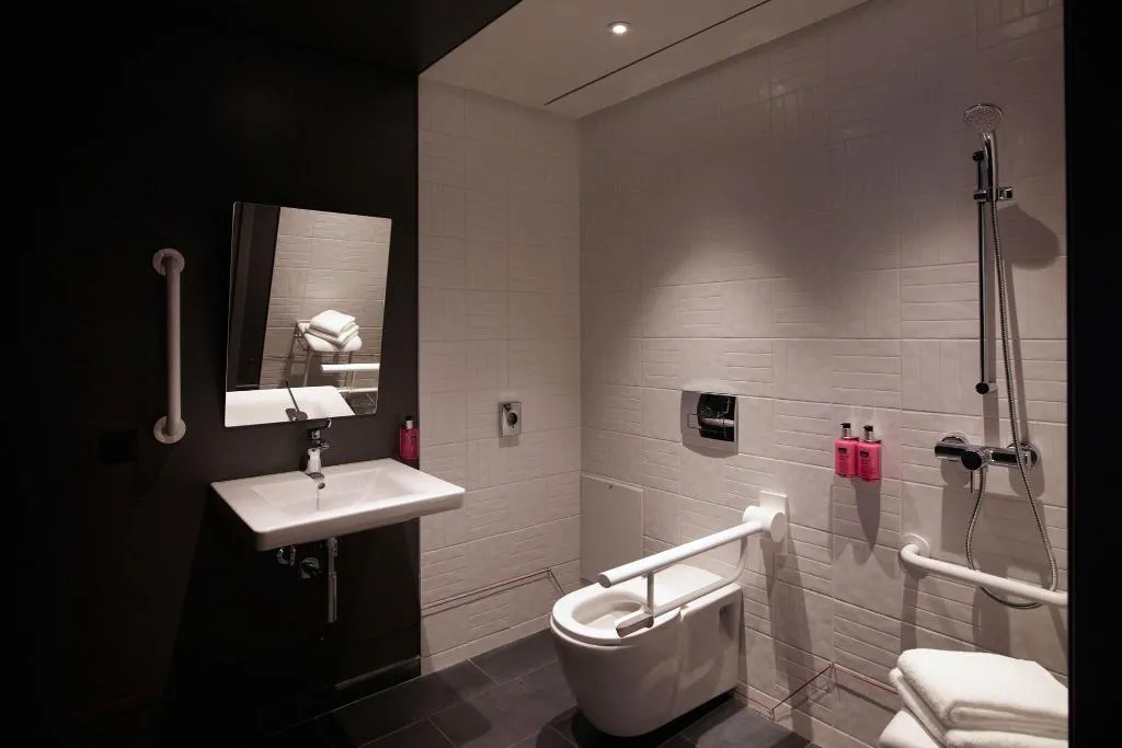 TWIN WITH VIEWS Room, Moxy Athens City, Athens