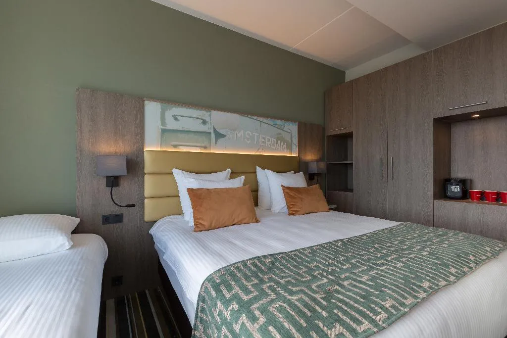 TRIPLE THREE BEDS Room, Leonardo Royal Hotel Amsterdam, Amsterdam