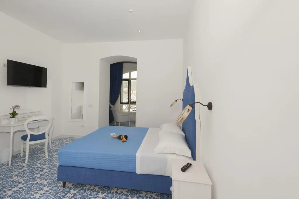 Room, Surriento Suites, Naples