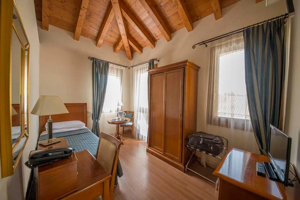 SINGLE STANDARD Room, Venice Resort Airport Hotel, Venice