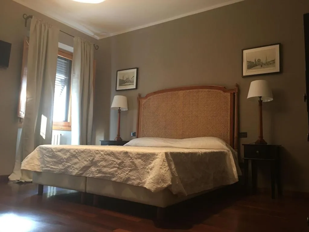 Room, Residenza Ognissanti, Florence