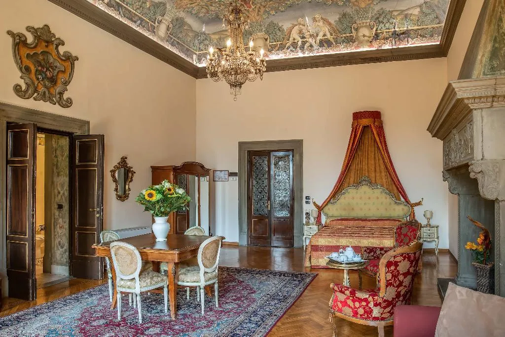 SUITE CAPACITY 3 Room, Paris, Florence