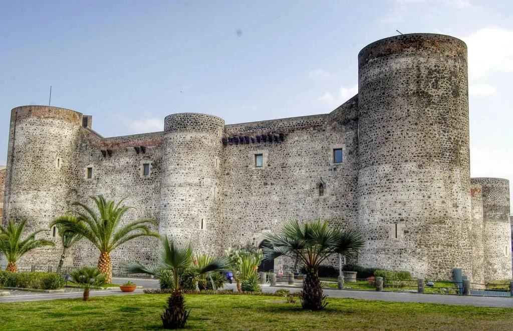 Sports and Entertainment, Crispi Rooms, Catania