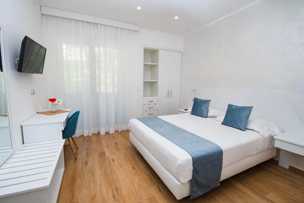 APARTMENT THREE BEDROOMS Room, Casa Vacanza San Pietro, Naples
