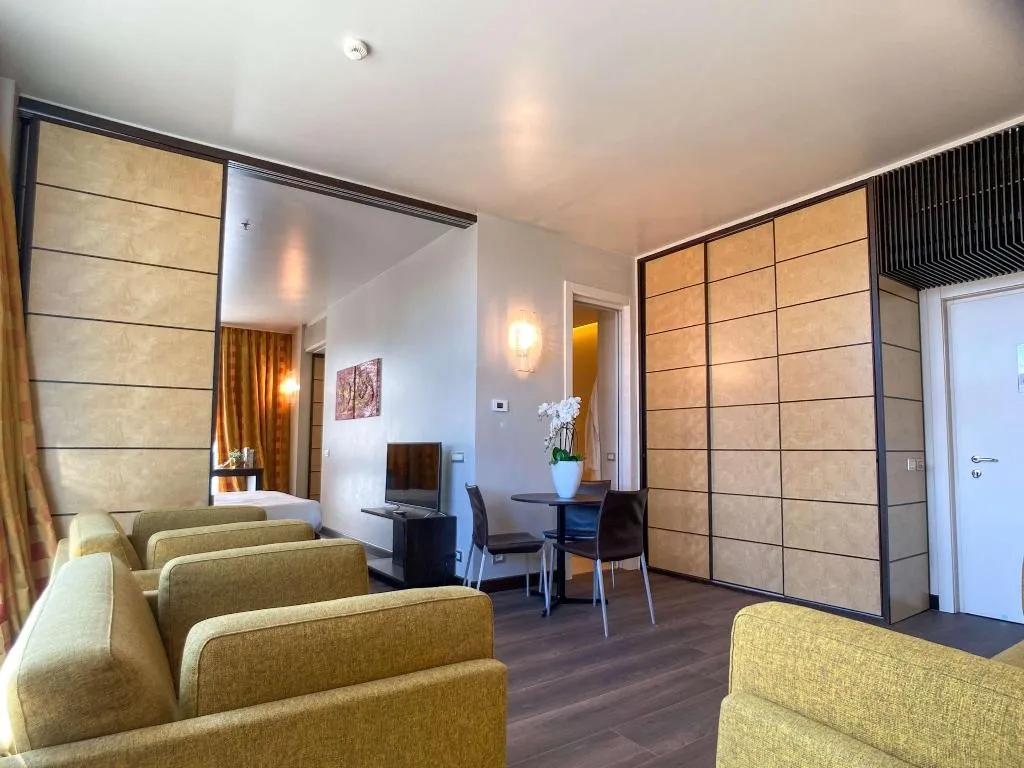 SUITE KING SIZE BED Room, Best Western Plus Hotel Le Favaglie, Milan
