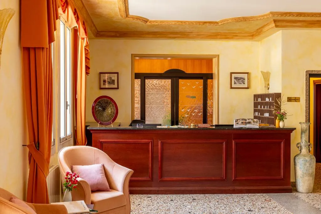 Lobby, Venezia 2000, Venice