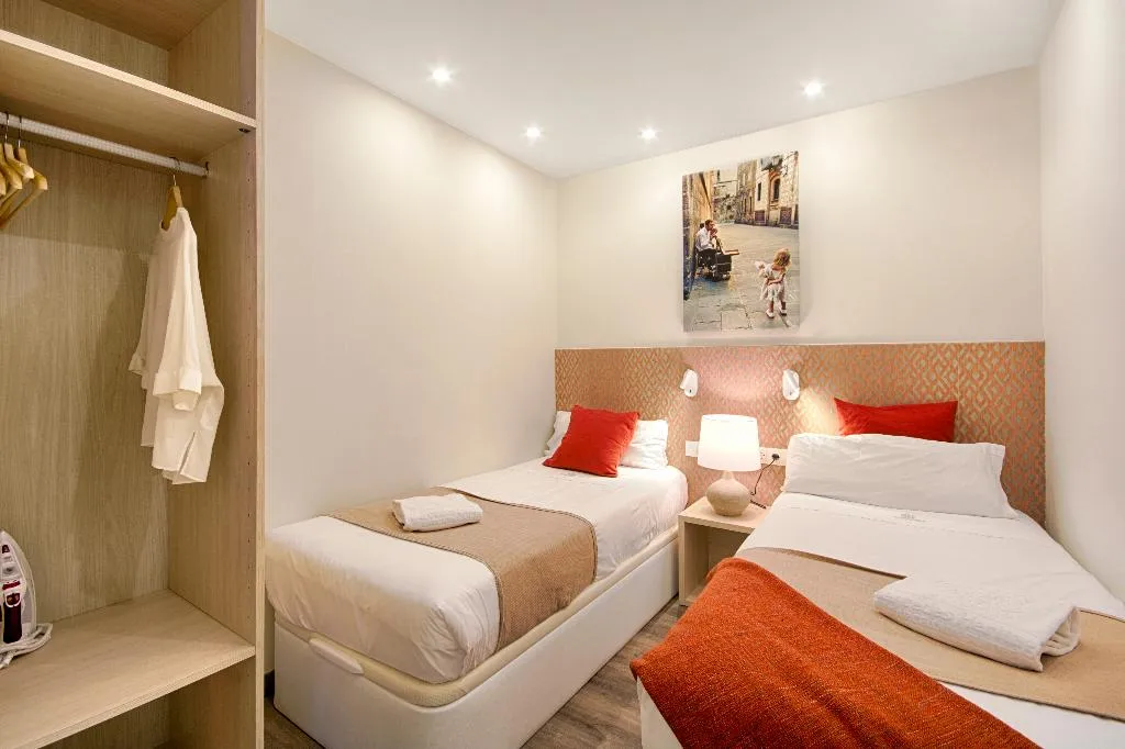 APARTMENT FOUR BEDROOMS Room, Mercedes Heritage Apartments, Barcelona