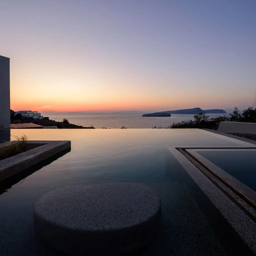 SUITE SEA VIEW WITH PRIVATE POOL Room, Potnia Theron Suites, Santorini