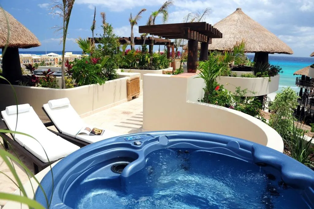 General view, El Taj Ocean Front and Beachside Condo Hotel, Playa Del Carmen
