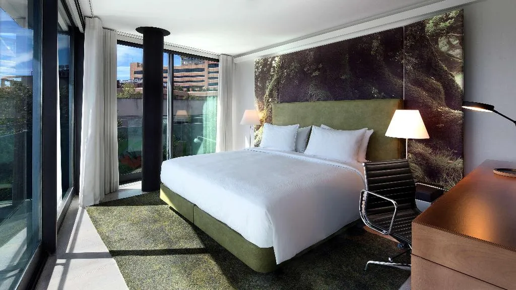 DOUBLE PARK VIEW Room, Doubletree by Hilton Lisbon - Fontana Park, Lisbon