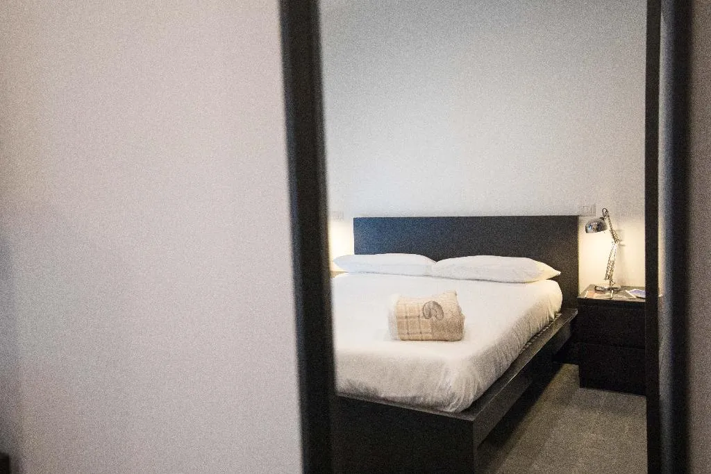 DOUBLE BUSINESS Room, Quattro Briganti, Naples