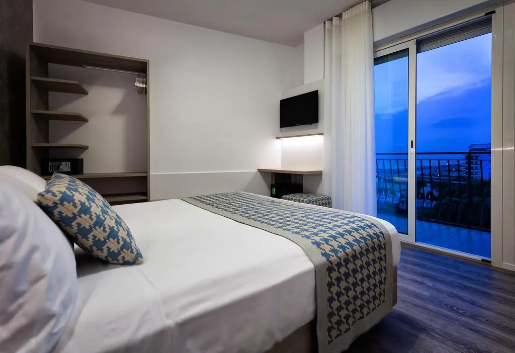 DOUBLE STANDARD Room, Jet, Venice