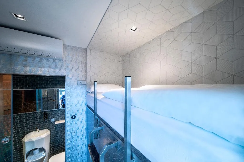SINGLE BASIC Room, Diamond Capsule Hotel Amsterdam South, Amsterdam