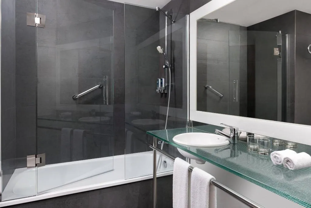 DOUBLE CLASSIC KING BED Room, Four Points by Sheraton Barcelona Diagonal, Barcelona
