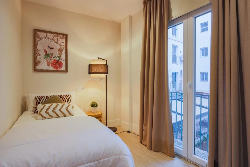 APARTMENT TWO BEDROOMS ONE BATHROOM Room, Magna Sevilla, Seville