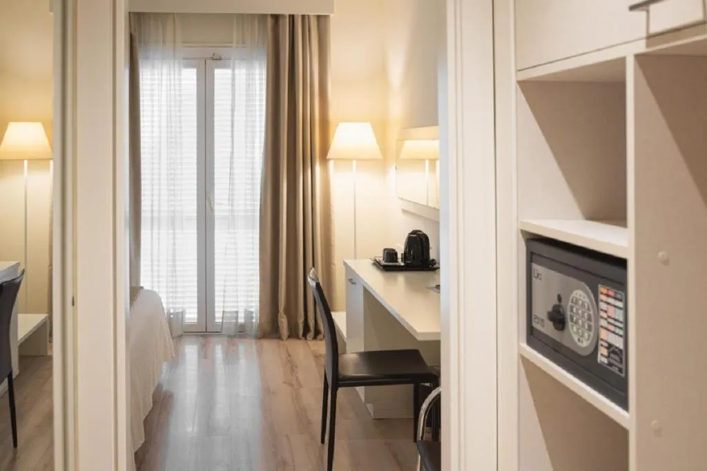DOUBLE WITH BALCONY Room, Hotel Pirineos Figueres by Pierre & Vacances, Costa Brava