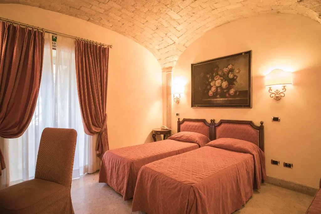 Room, Donatello, Rome