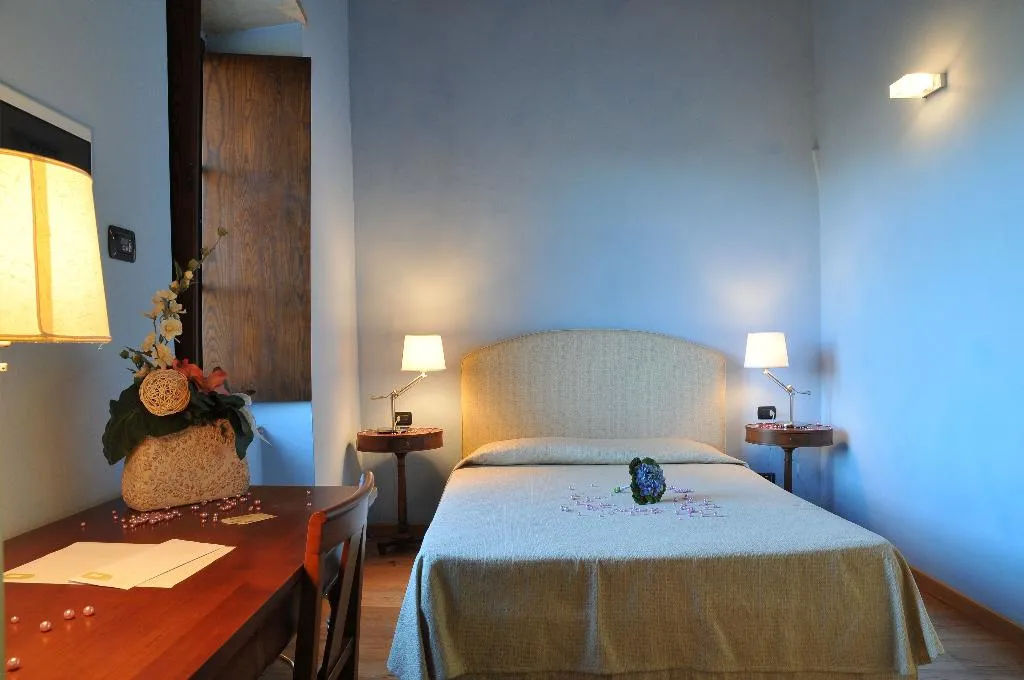 Room, Castello di Baccaresca, Umbria