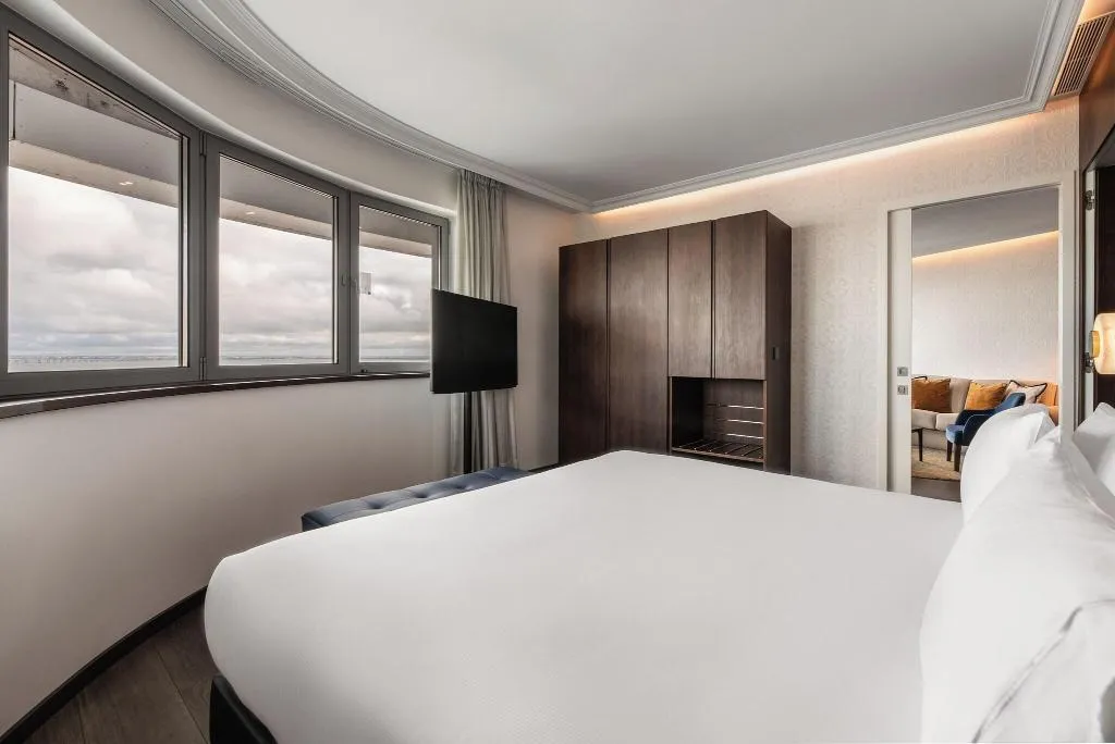 JUNIOR SUITE KING SIZE BED Room, Eurostars Universal Lisboa, Lisbon