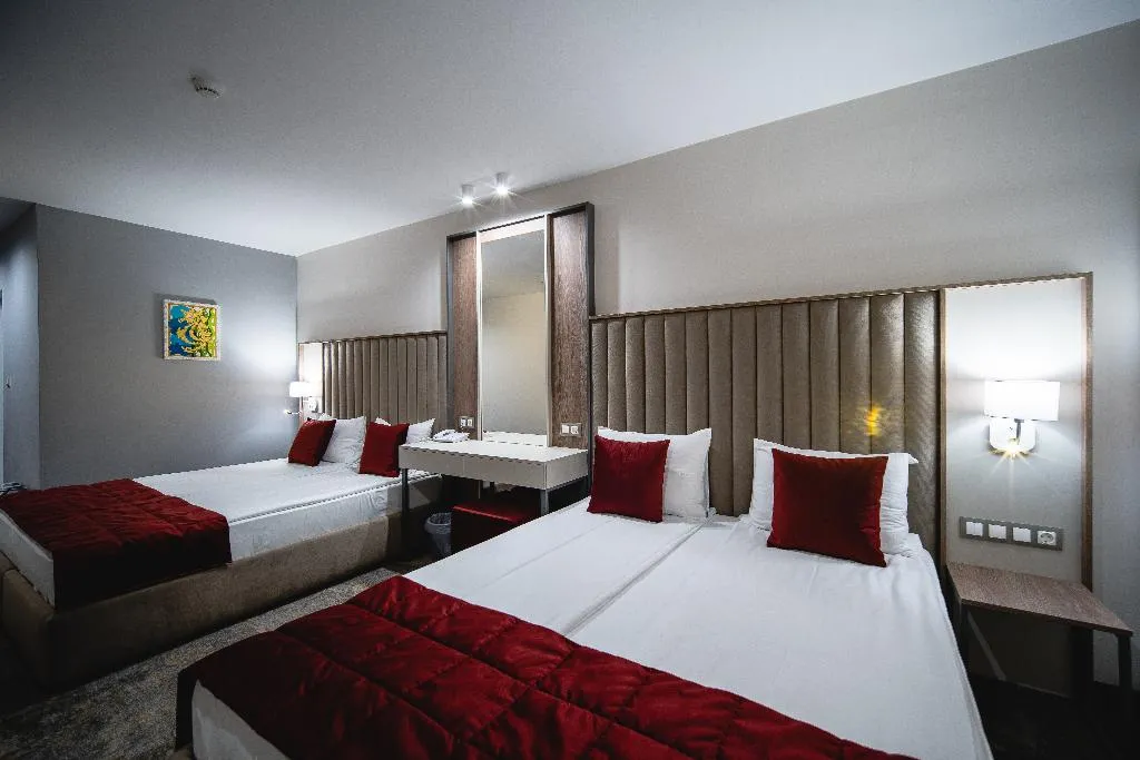 QUADRUPLE TWO QUEEN BEDS Room, Saint George hotel & Spa, Bourgas