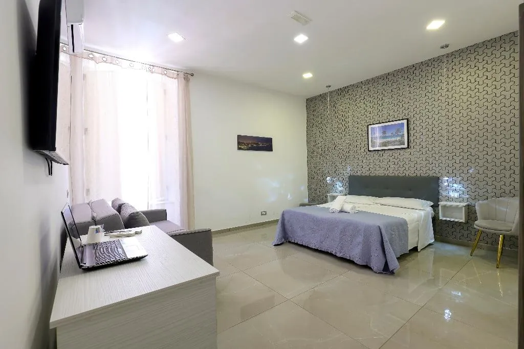 QUADRUPLE COMFORT Room, La Pace, Naples