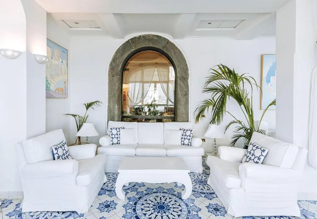 Lobby, Miramare e Castello, Naples