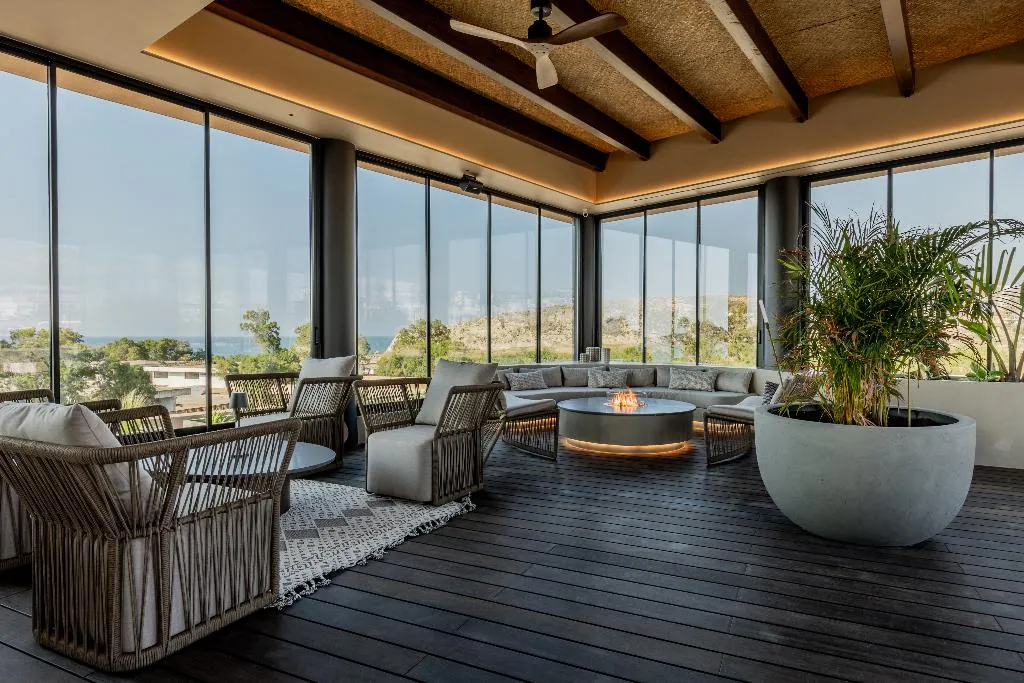 Lobby, Pnoe Breathing Life, Crete