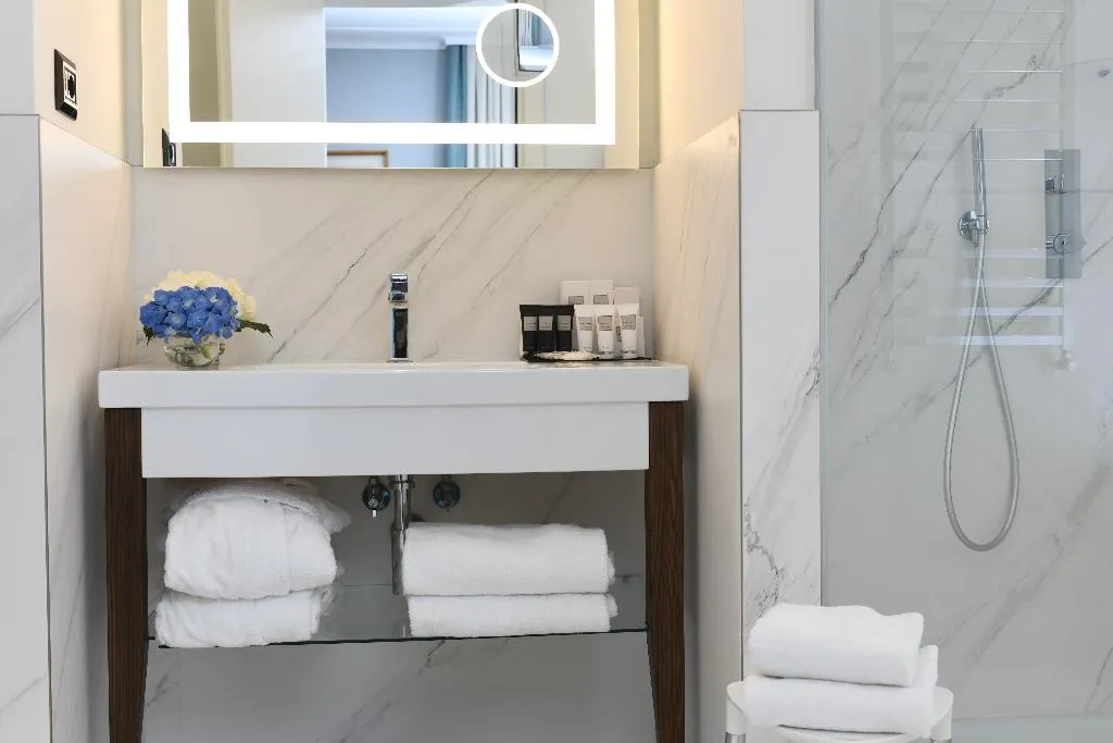 JUNIOR SUITE STANDARD Room, Bettoja Hotel Mediterraneo, Rome