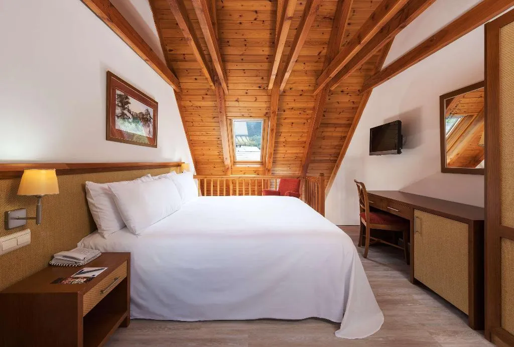 SUITE STANDARD Room, Vielha Val d’Arán Affiliated by Melia, Costa Brava