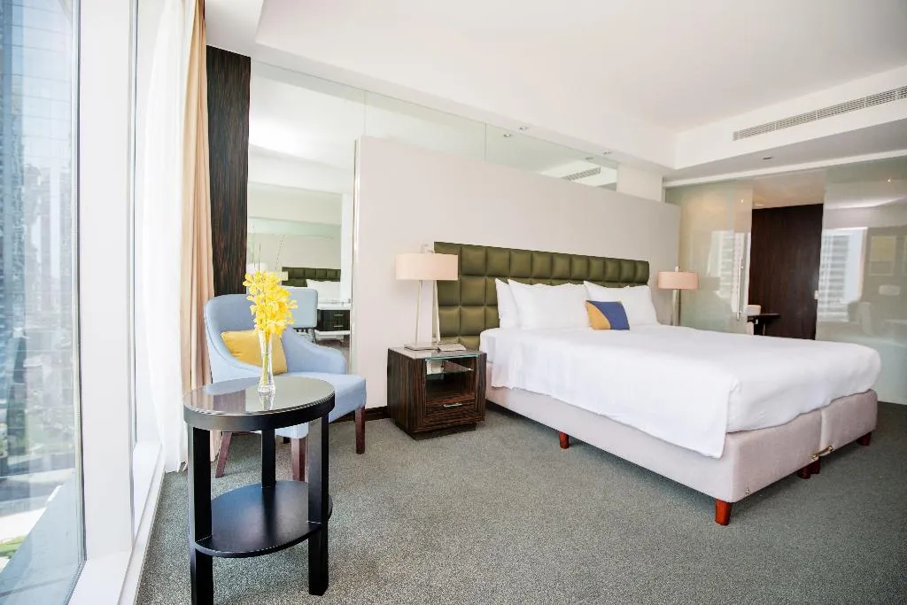 DOUBLE DELUXE KING BED Room, voco Bonnington Dubai, Dubai