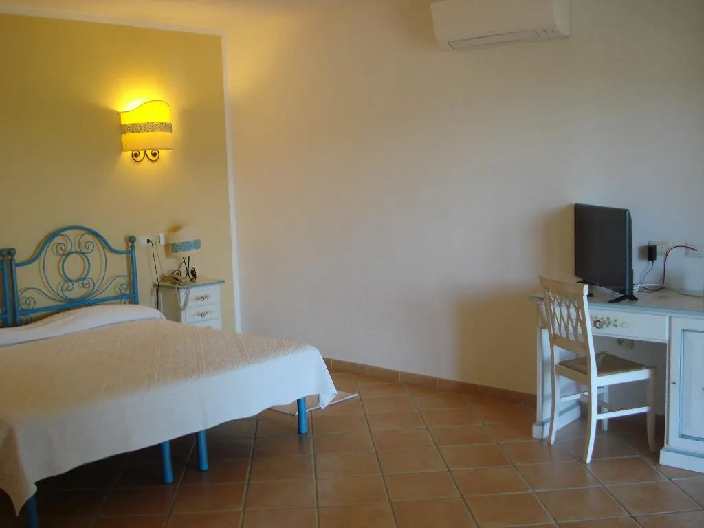 DOUBLE SUPERIOR LAKE VIEW Room, Hotel Relais Valkarana, Olbia