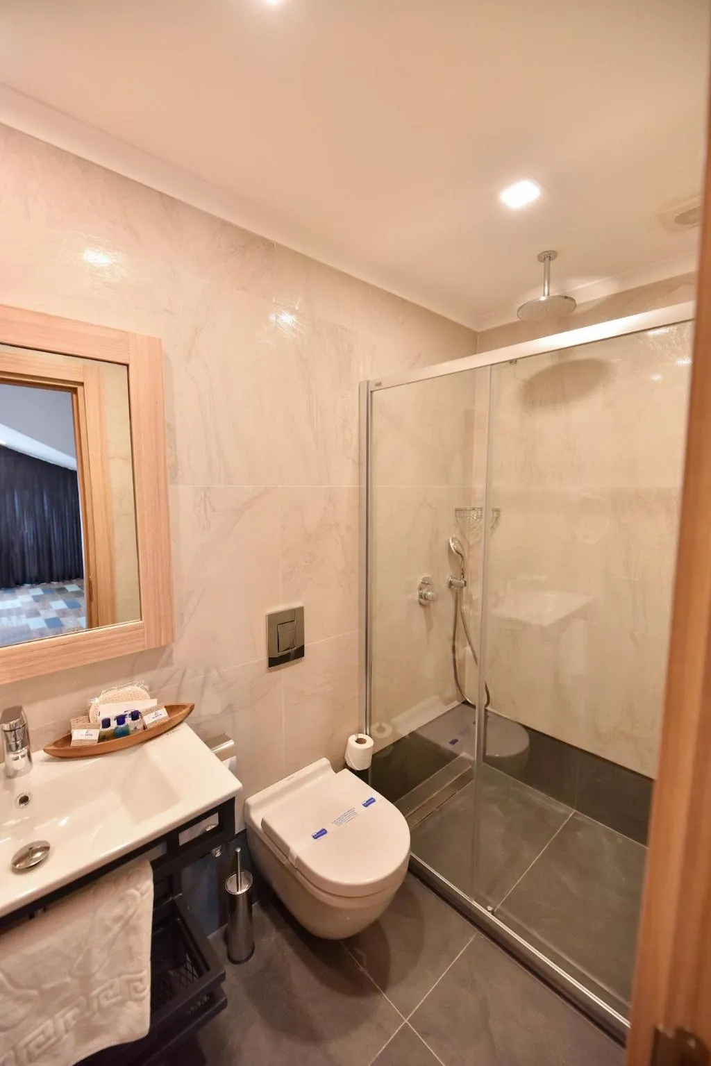 Room, Alesta Midtown, Dalaman