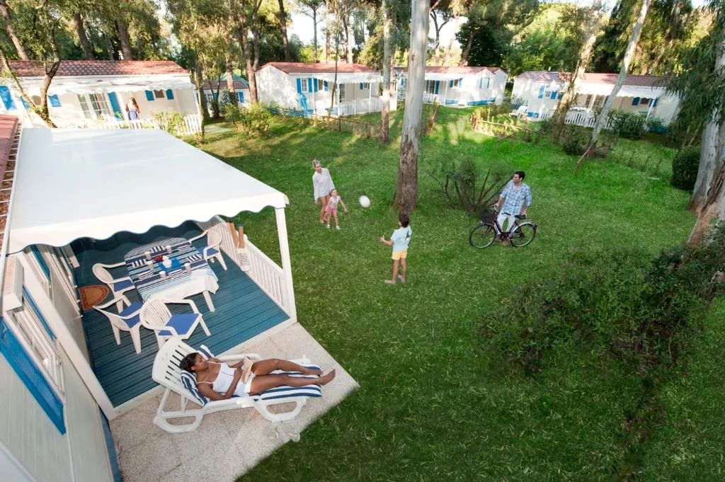 BUNGALOW CAPACITY 6 Room, Baia Domizia Camping Village, Naples