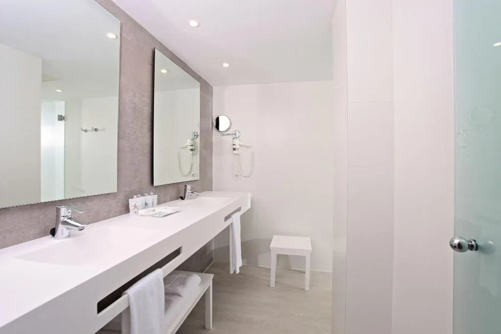 DOUBLE TWO BEDS Room, Iberostar Waves Cala Millor, Majorca