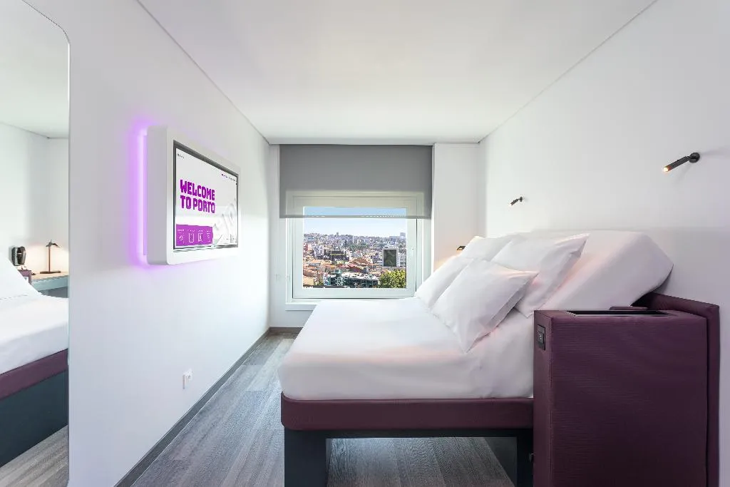 DOUBLE SINGLE USE CITY VIEW QUEEN BED Room, Yotel Porto, Porto