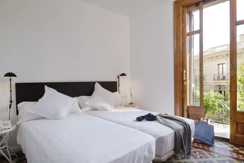 Room, Som Nit Triomf, Barcelona