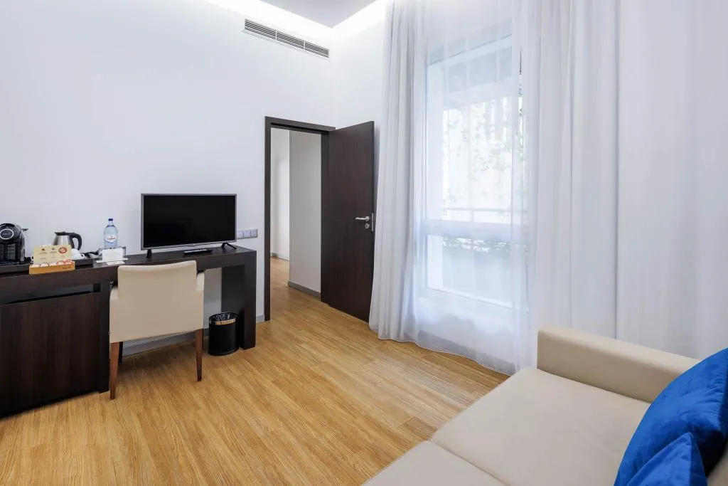JUNIOR SUITE CAPACITY 4 Room, Jupiter Lisboa Hotel – Rooftop & Spa, Lisbon