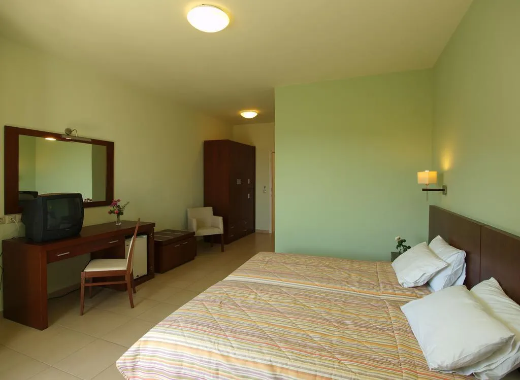 Double or Twin SIDE SEA VIEW Room, Skiathos Club Hotel & Suites, Skiathos