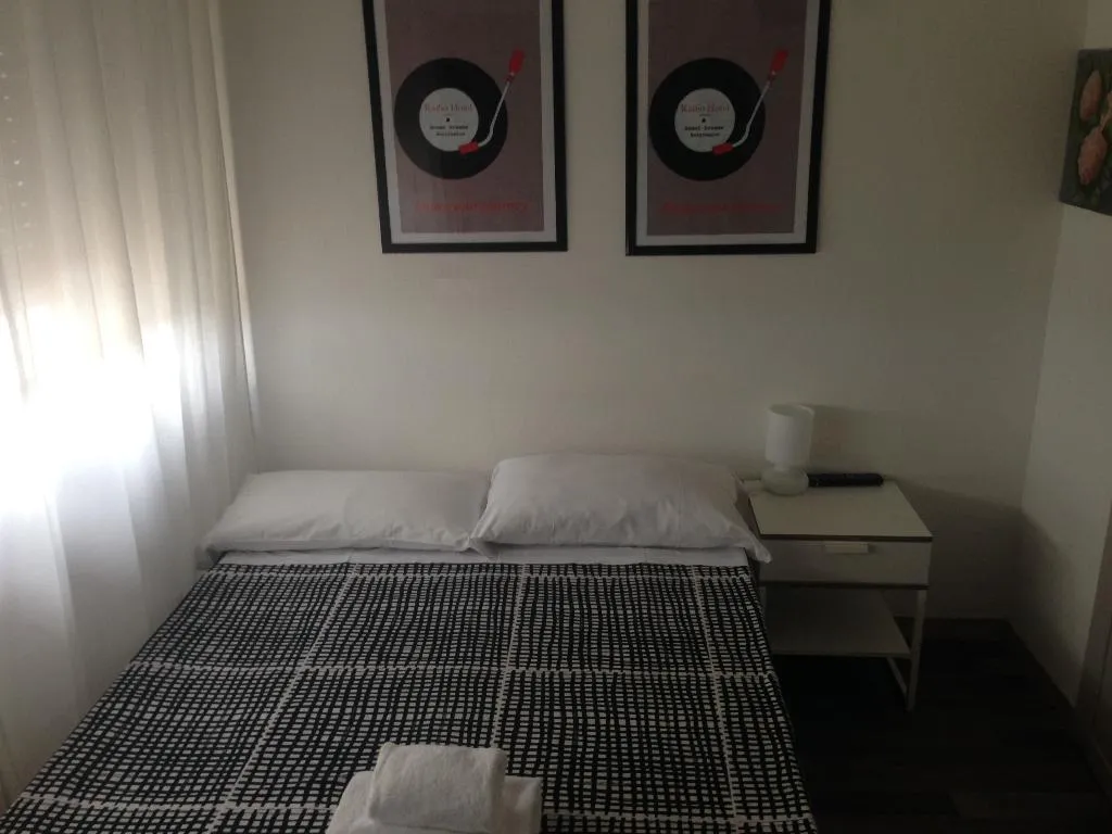 DOUBLE WITH SHARED BATHROOM Room, Radio Hotel, Rome