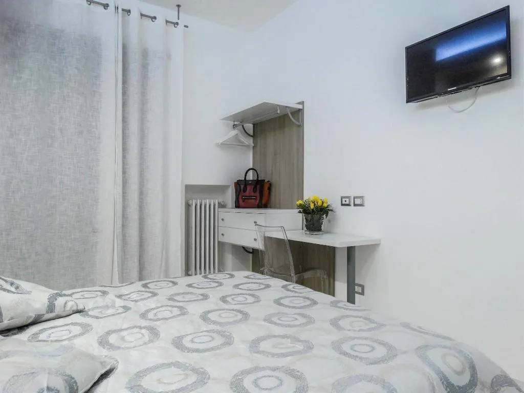 Room, Happy Home 2C, Naples